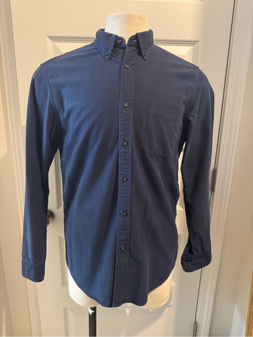 Uniqlo Men's Navy Button-Down Garment Dyed Oxford Shirt Size Medium Slim Fit